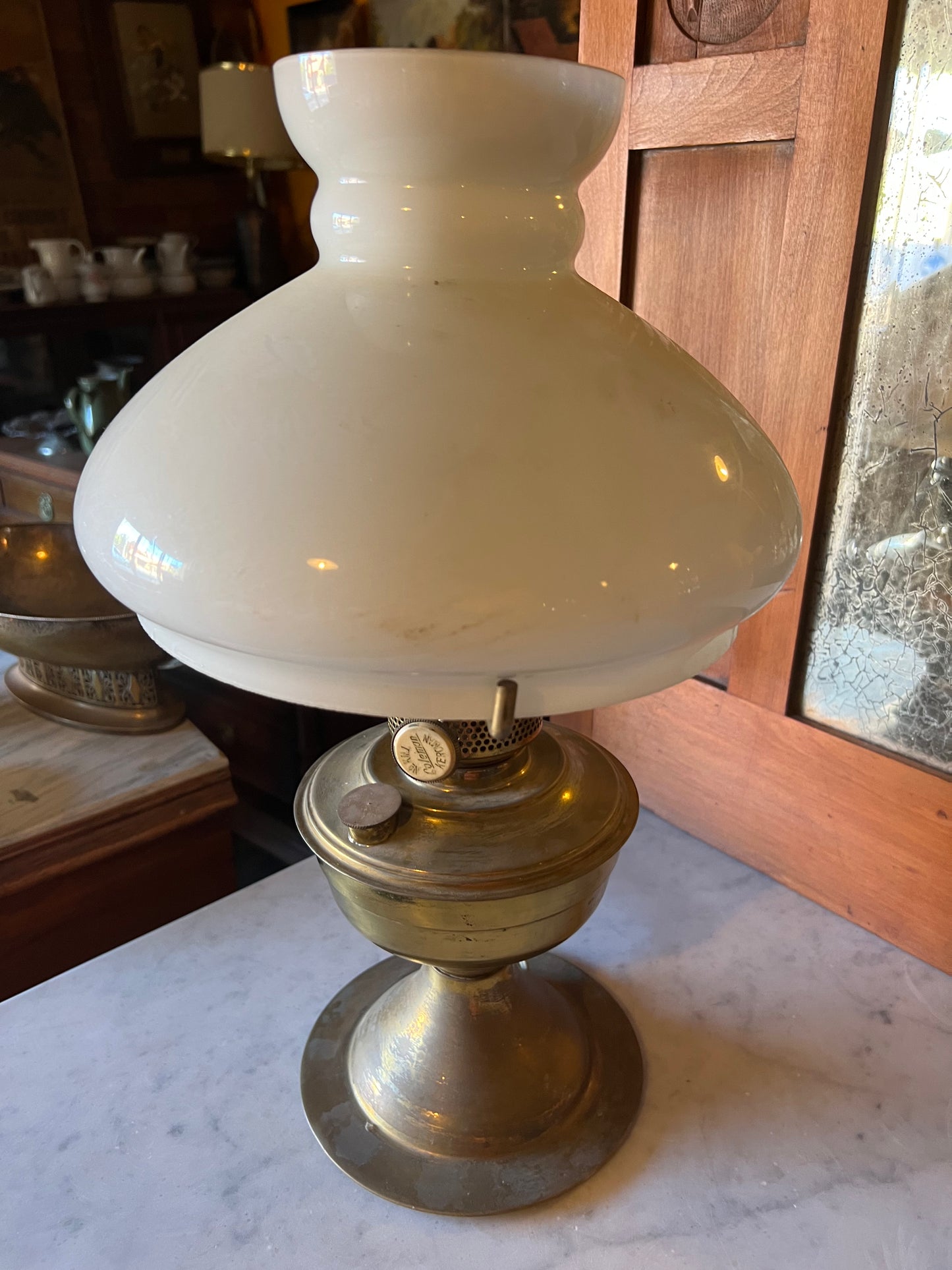 Lámpara pantalla opalina y bronce