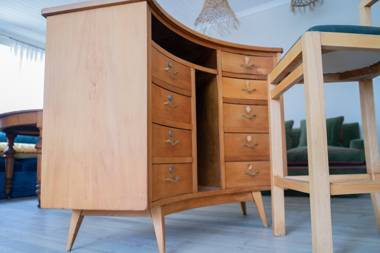 Mueble curvo cajones