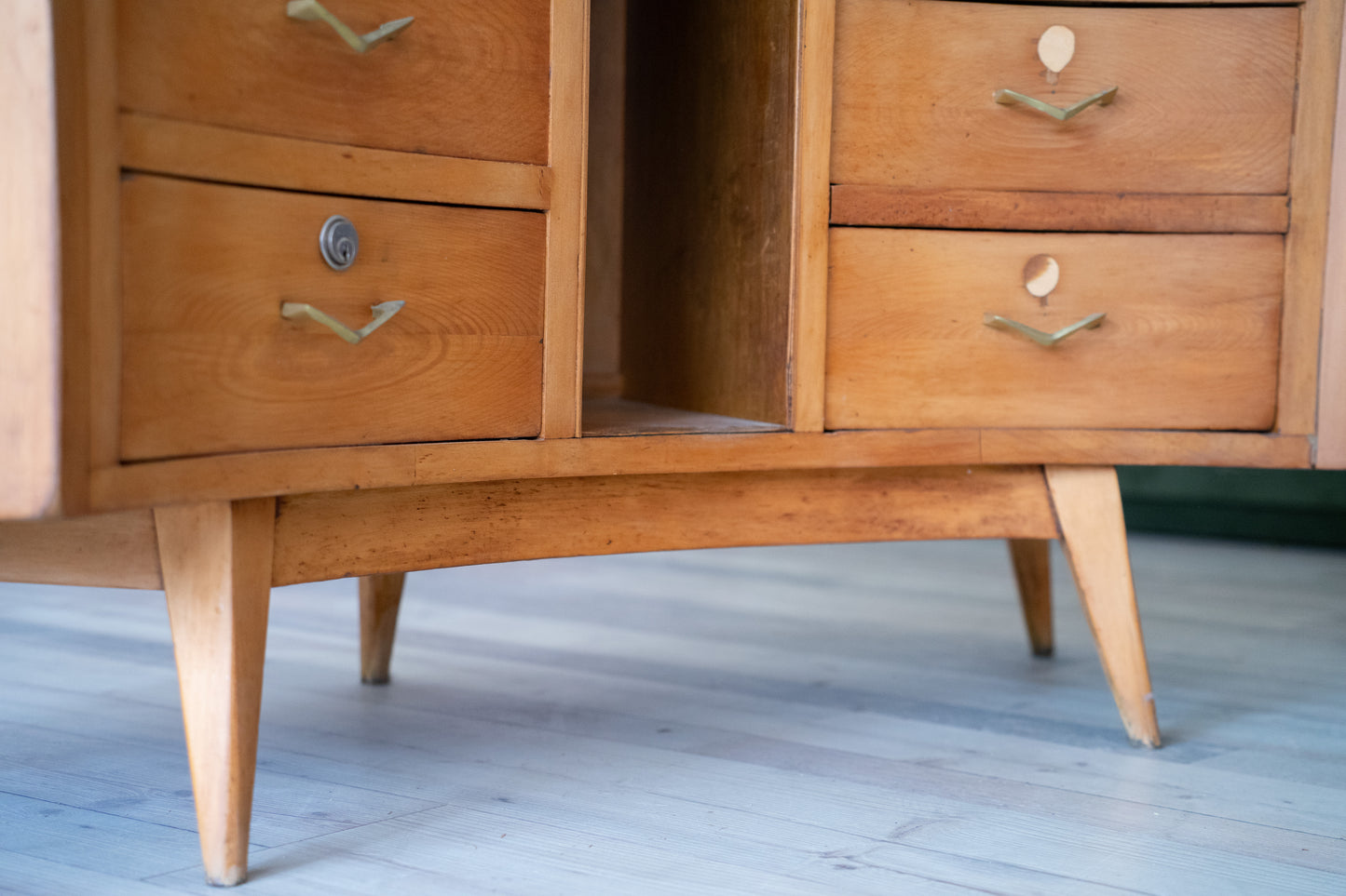 Mueble curvo cajones