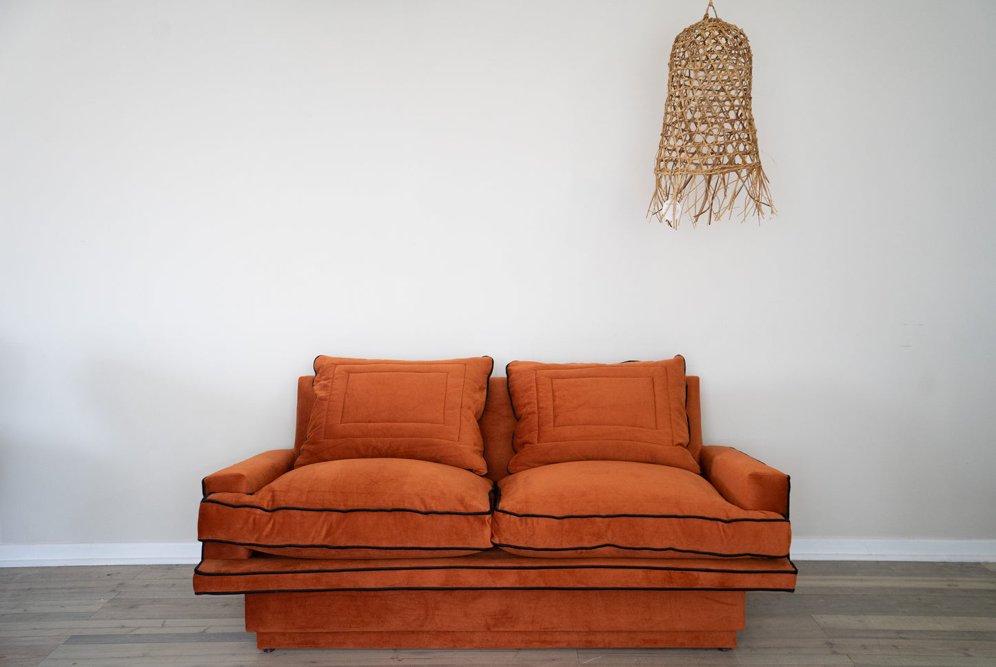 SOFA MATA DOS CUERPOS