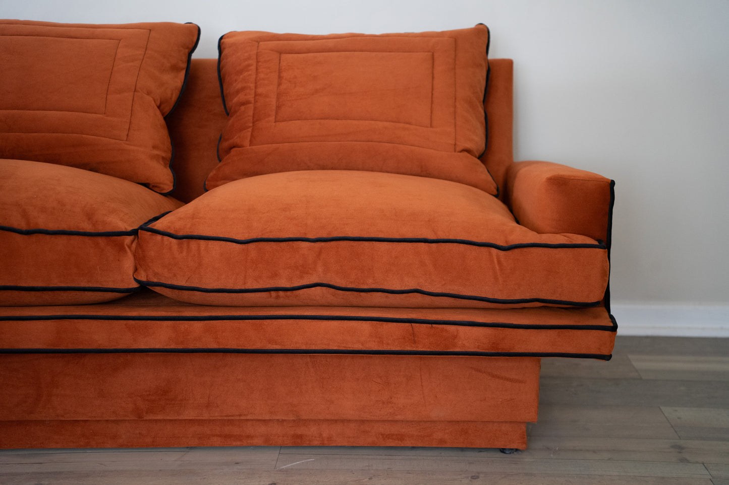 SOFA MATA DOS CUERPOS