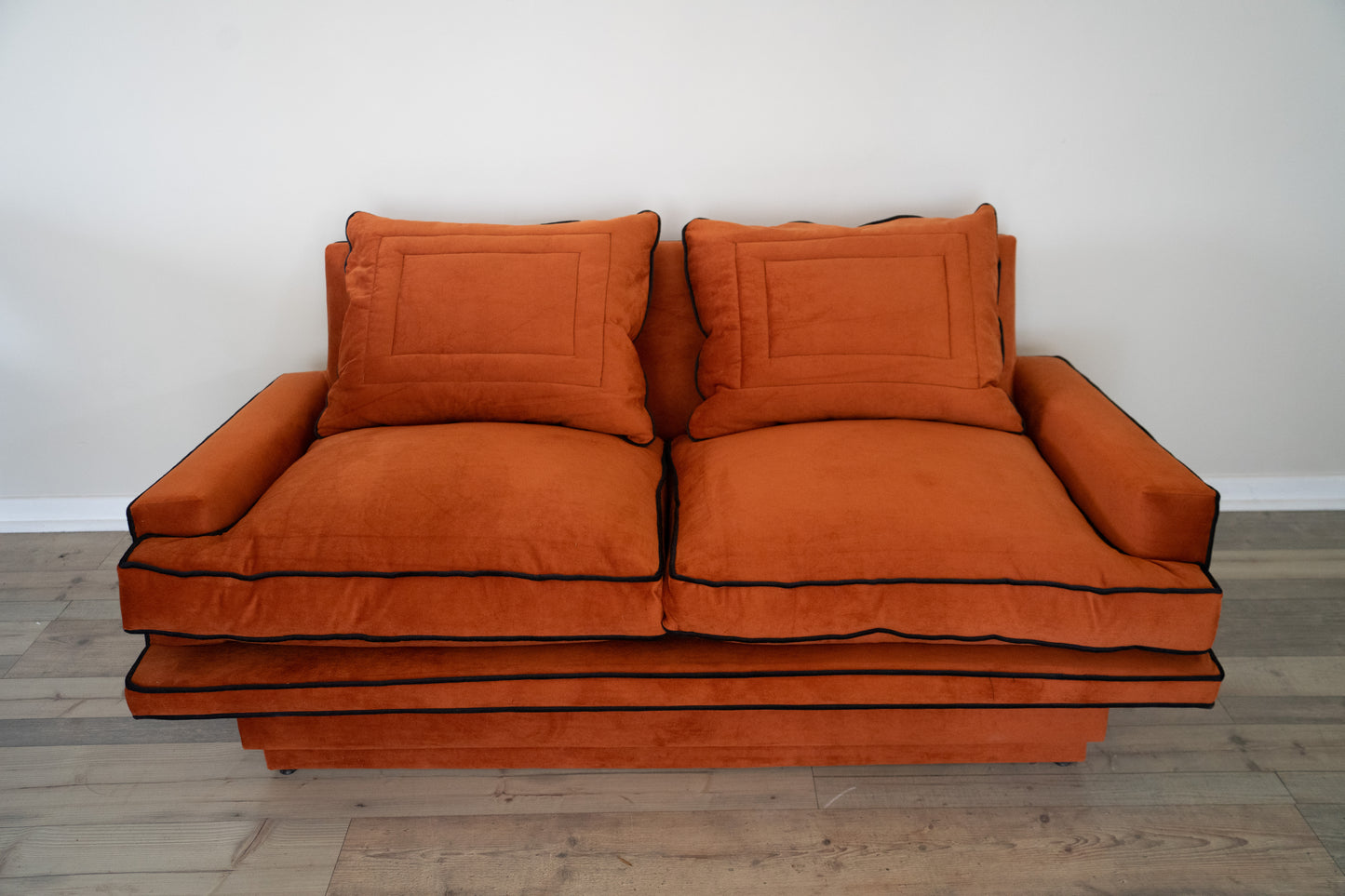 SOFA MATA DOS CUERPOS