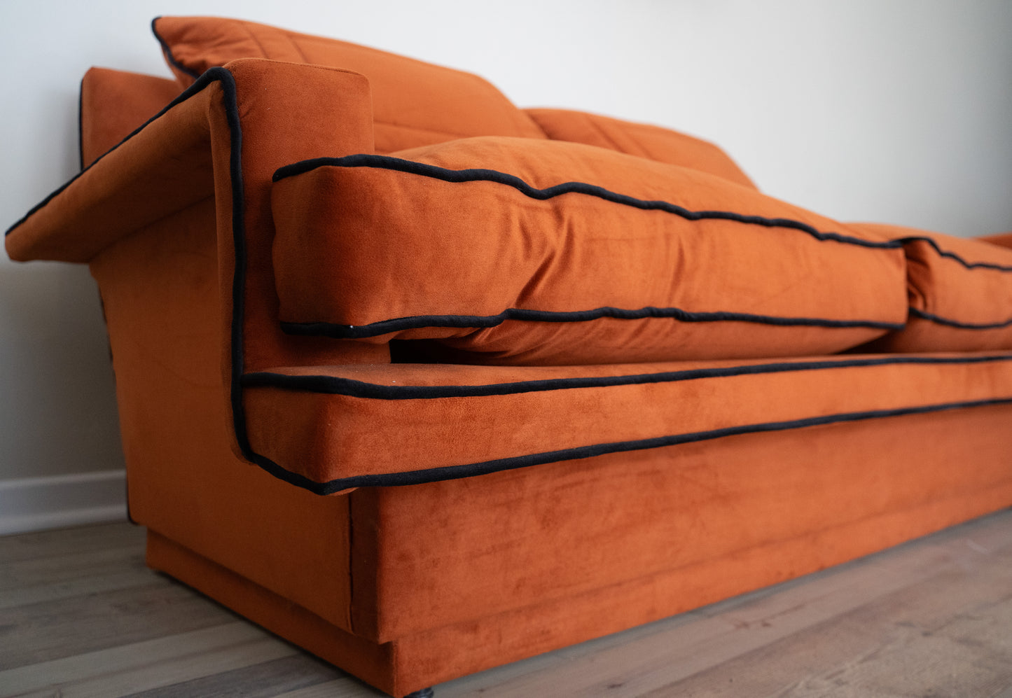 SOFA MATA DOS CUERPOS