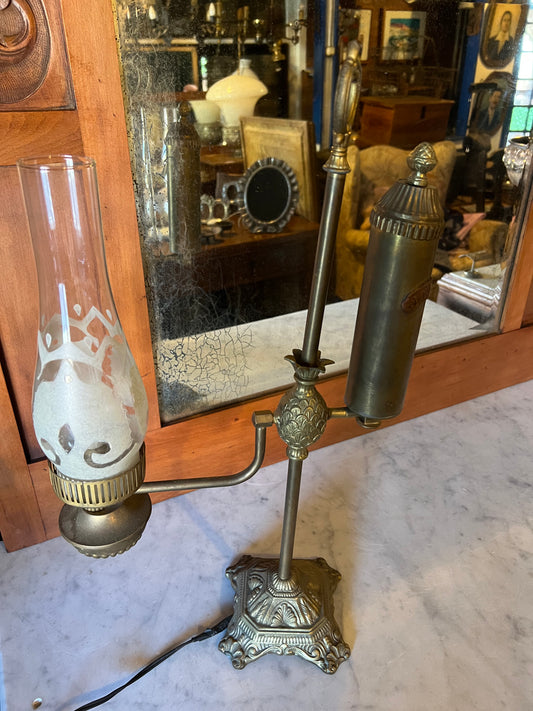 Lámpara de bronce con piña